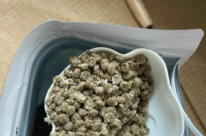 解析去毛球猫粮的作用和效果（了解去毛球猫粮的原理与关键成分，为宠物的毛球问题提供解决方案）